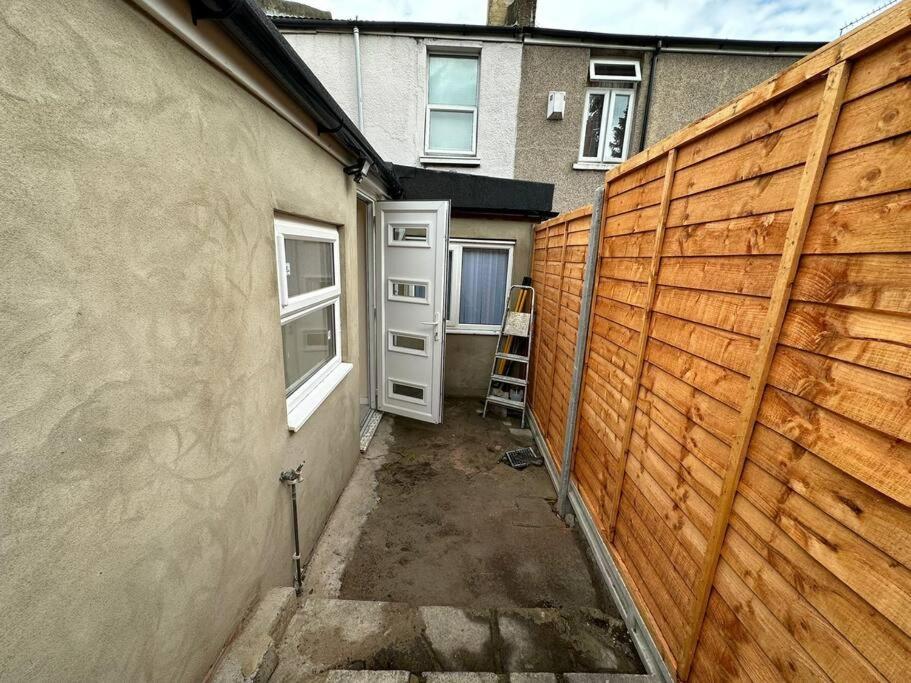 Big 3 Bedroom London House With 2 Bathroom Plumstead  Eksteriør billede