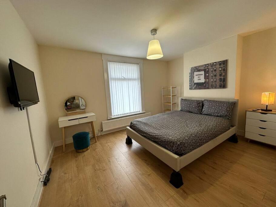 Big 3 Bedroom London House With 2 Bathroom Plumstead  Eksteriør billede