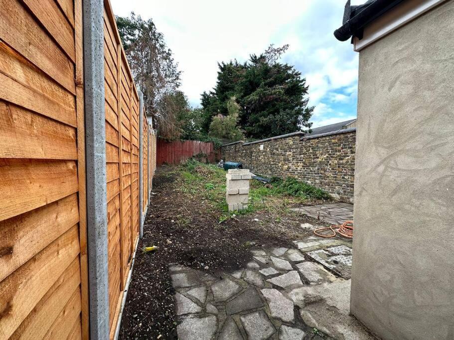 Big 3 Bedroom London House With 2 Bathroom Plumstead  Eksteriør billede