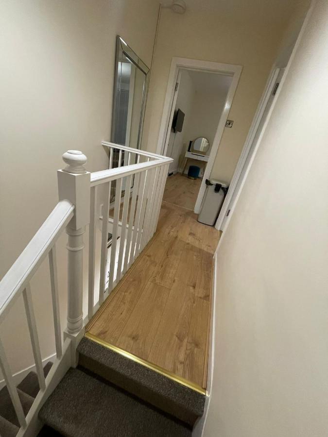 Big 3 Bedroom London House With 2 Bathroom Plumstead  Eksteriør billede