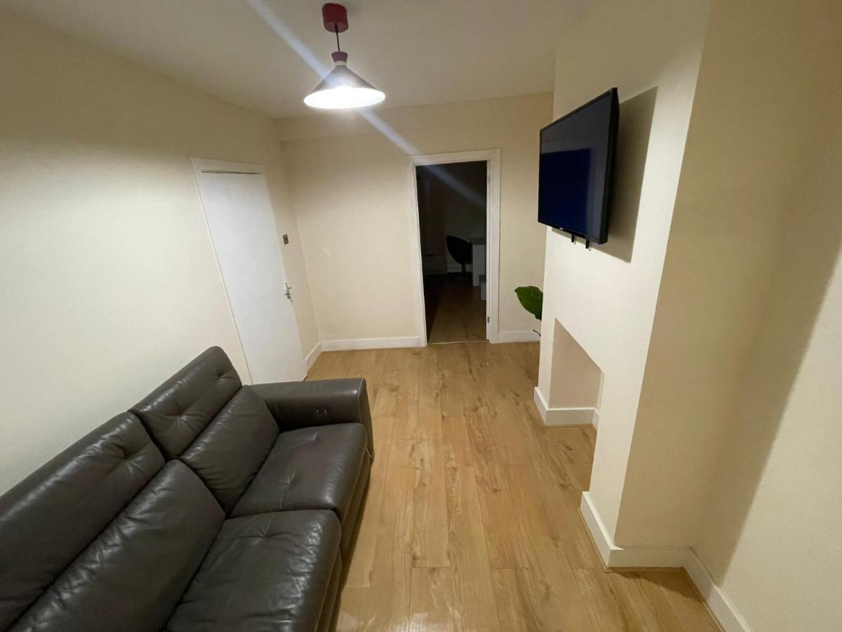 Big 3 Bedroom London House With 2 Bathroom Plumstead  Eksteriør billede