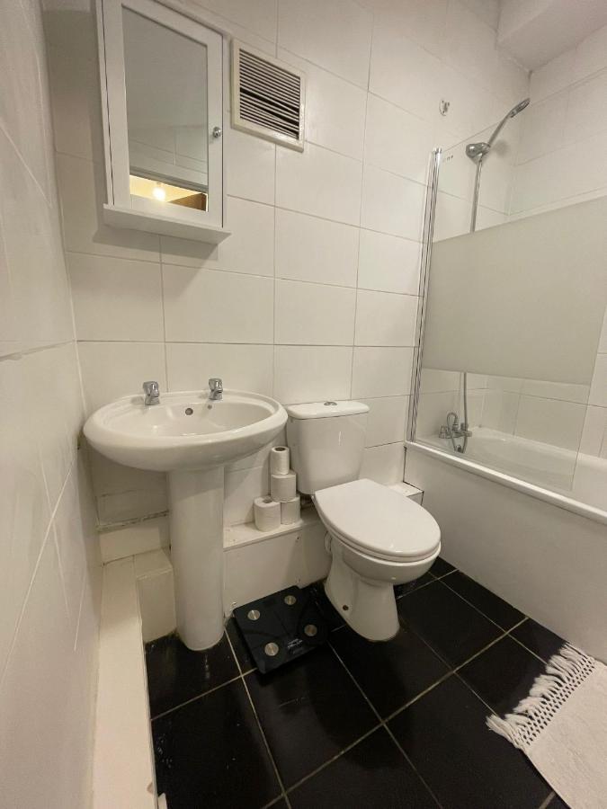 Big 3 Bedroom London House With 2 Bathroom Plumstead  Eksteriør billede
